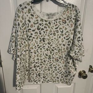 Live Well Lounge. comfy cropped sweatshirt. 3/4 sleeve